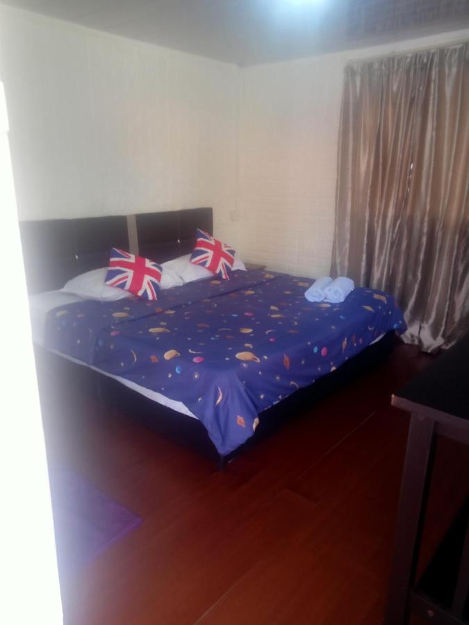 Tumombuvoi Homestay Tiga Papan Bagian luar foto