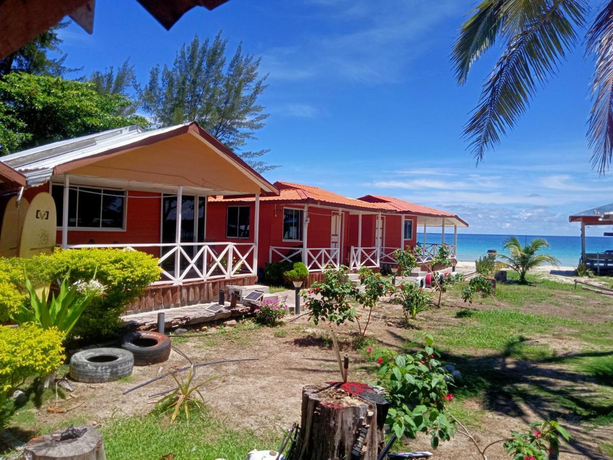 Tumombuvoi Homestay Tiga Papan Bagian luar foto
